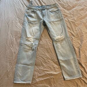 Distressed Levi straight leg Jean